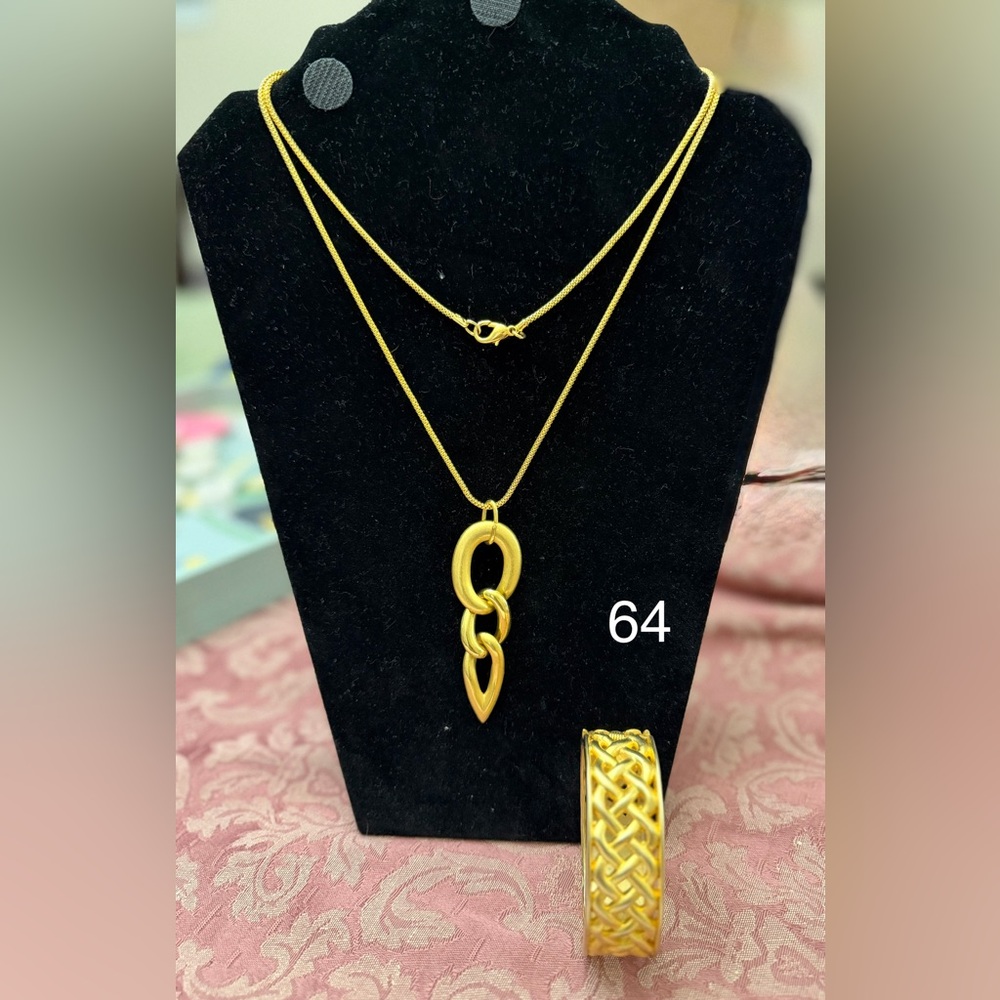 Elegant Gold Necklace Set
